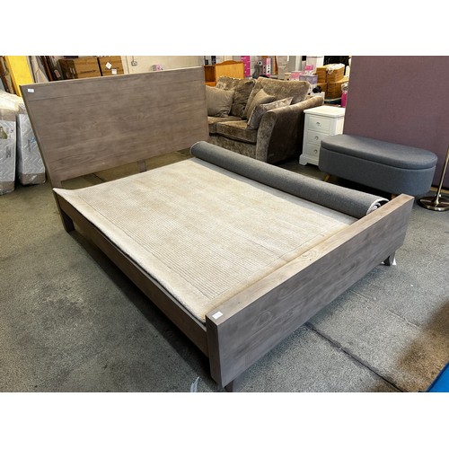 1513 - A Sorrento kingsize bedframe