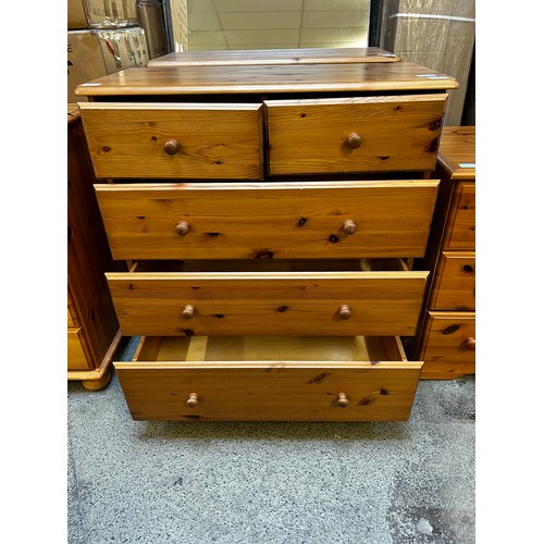 1540 - Pine five drawer chest