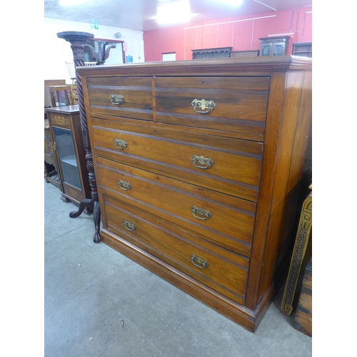 207 - A Victorian walnut chest of drawers