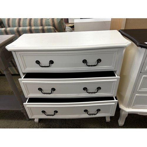 1603 - A white three drawer chest