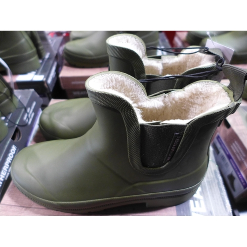 3049 - Pair of women's weatherproof olive green ankle boots/wellies - UK size 7 * this lot is subject to VA... 