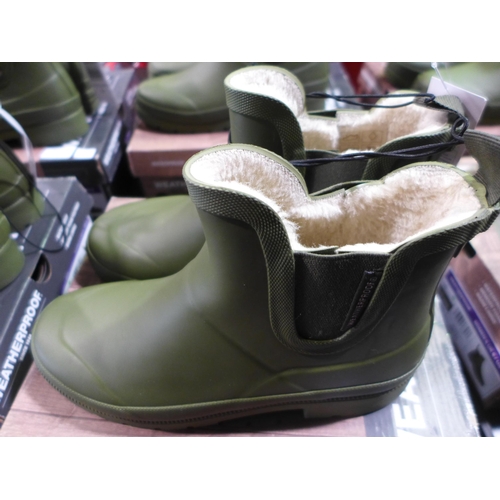 3054 - Pair of women's weatherproof olive green ankle boots/wellies - UK size 6 * this lot is subject to VA... 