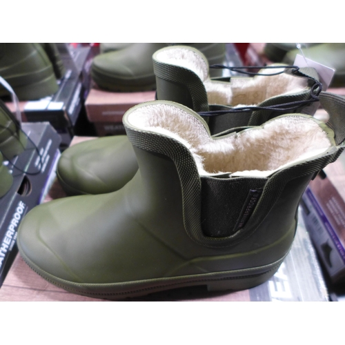 3056 - Pair of women's weatherproof olive green ankle boots/wellies - UK size 6 * this lot is subject to VA... 