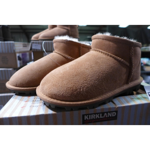 3063 - Pair of children's Kirkland Signature chestnut coloured Shearling boots - UK size C11 * this lot is ... 