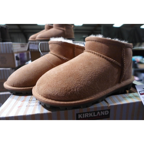 3066 - Pair of children's Kirkland Signature chestnut coloured Shearling boots - UK size C11 * this lot is ... 