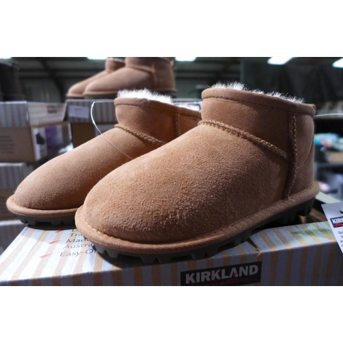 3068 - Pair of children's Kirkland Signature chestnut coloured Shearling boots - UK size C11 * this lot is ... 