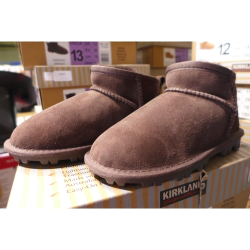 3070 - Pair of children's Kirkland Signature chocolate coloured Shearling boots - UK size C11 * this lot is... 