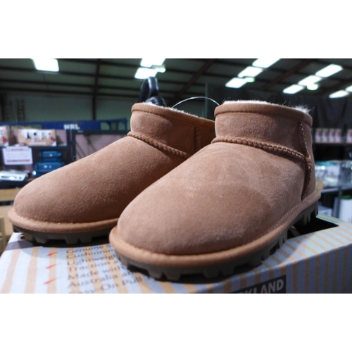 3077 - 3 Pairs of children's Kirkland Signature chestnut coloured Shearling boots - UK size C12 * this lot ... 