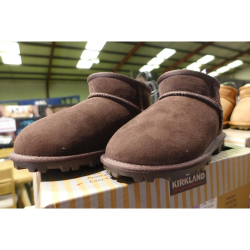 3081 - Pair of children's Kirkland Signature chocolate coloured Shearling boots - UK size C12 * this lot is... 