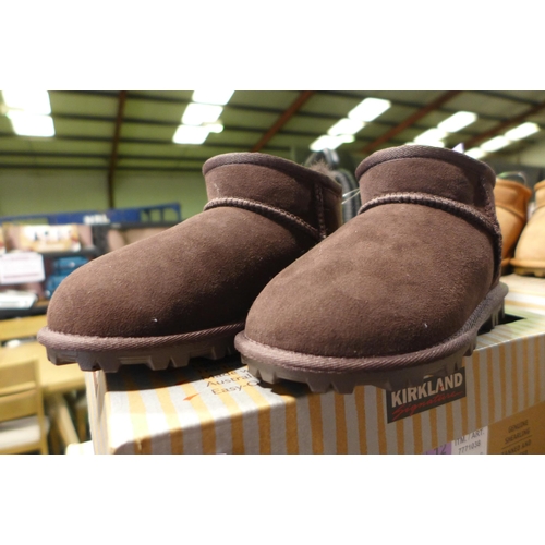 3085 - Pair of children's Kirkland Signature chocolate coloured Shearling boots - UK size C12 * this lot is... 