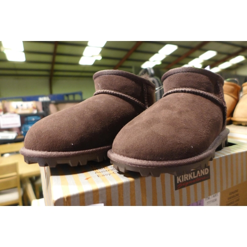 3086 - Pair of children's Kirkland Signature chocolate coloured Shearling boots - UK size C12 * this lot is... 