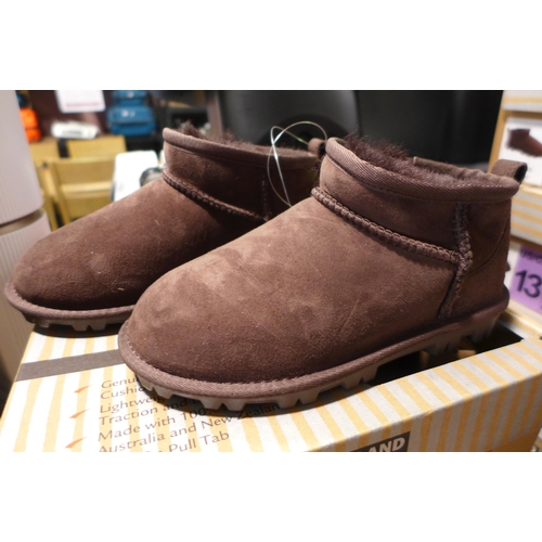 3090 - Pair of children's Kirkland Signature chocolate coloured Shearling boots - UK size C13 * this lot is... 