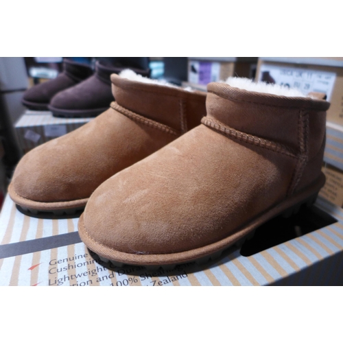 3091 - 2 Pairs of children's Kirkland Signature chestnut coloured Shearling boots - UK size C13 * this lot ... 