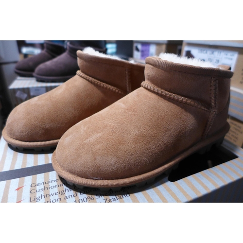 3092 - Pair of children's Kirkland Signature chestnut coloured Shearling boots - UK size C13 * this lot is ... 