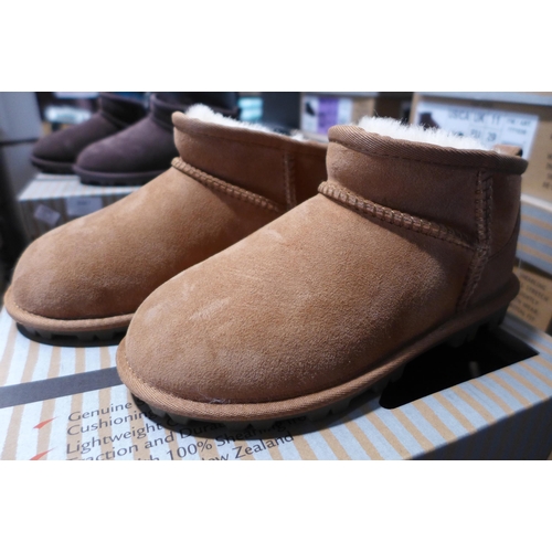 3094 - Pair of children's Kirkland Signature chestnut coloured Shearling boots - UK size C13 * this lot is ... 