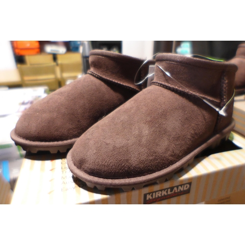 3095 - Pair of children's Kirkland Signature chocolate coloured Shearling boots - UK size C1 * this lot is ... 