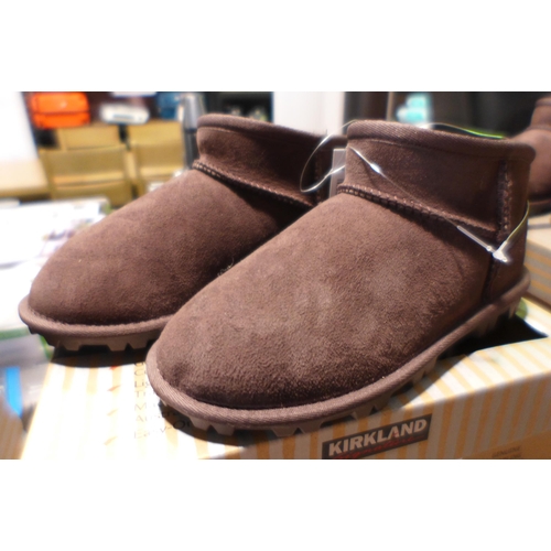 3098 - Pair of children's Kirkland Signature chocolate coloured Shearling boots - UK size C1 * this lot is ... 