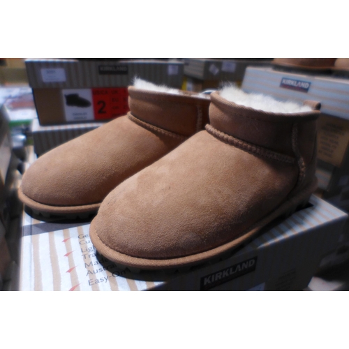 3099 - Pair of children's Kirkland Signature chestnut coloured Shearling boots - UK size C1 * this lot is s... 