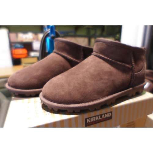 3102 - Pair of children's Kirkland Signature chocolate coloured Shearling boots - UK size C2 * this lot is ... 