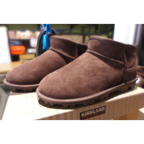 3104 - Pair of children's Kirkland Signature chocolate coloured Shearling boots - UK size C2 * this lot is ... 