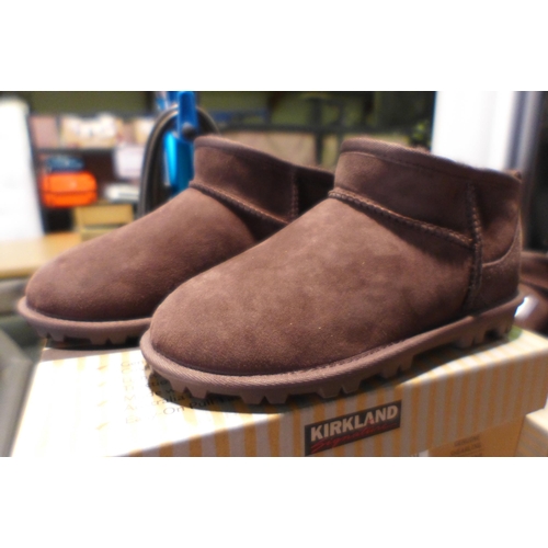 3105 - 2 Pairs of children's Kirkland Signature chocolate coloured Shearling boots - UK size C2 * this lot ... 