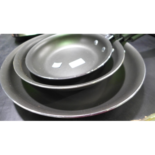 3143 - TramonTina Frying Pans, 20cm, 25cm & 30cm  (320-60) *This lot is subject to VAT