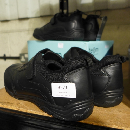 3221 - Two pairs of children's black 