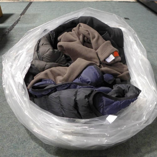 3253 - Assortment of men's jackets and jumpers - various sizes/styles, etc. * this lot is subject to VAT