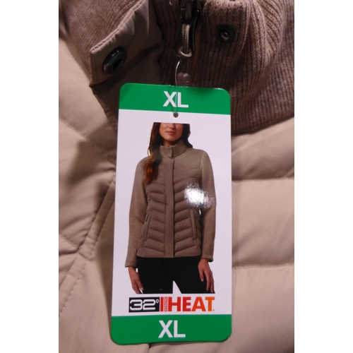 3264 - Three women's 32° Heat jackets - mixed size and colour * this lot is subject to VAT