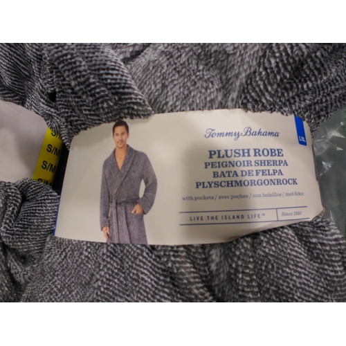 3286 - Small quantity of men's Tommy Bahama plush robes - mixed size * this lot is subject to VAT