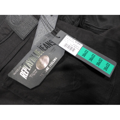 3287 - Quantity of men's black jeans including Replay - mixed size * this lot is subject to VAT