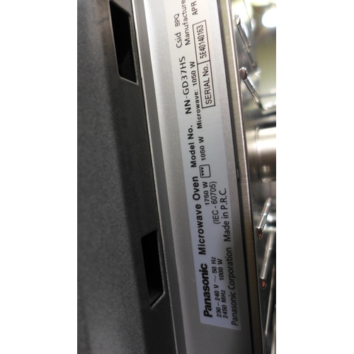 3319 - Panasonic Grill Microwave (Damaged Casing) - model no. nn-Gd37Hs, Original RRP £129.99 + VAT (320-66... 