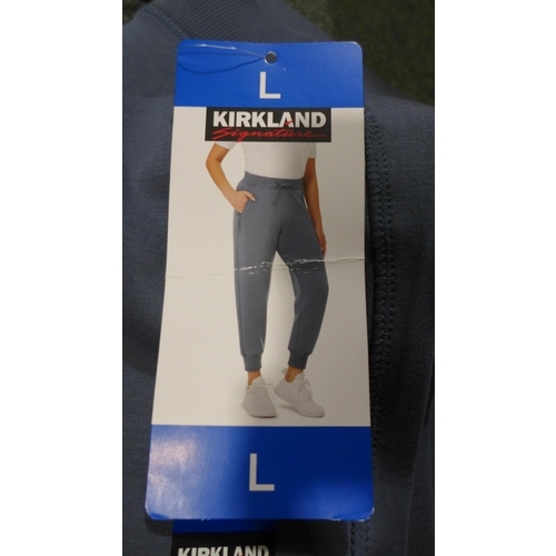 3036 - Quantity of women's Kirkland Signature blue 