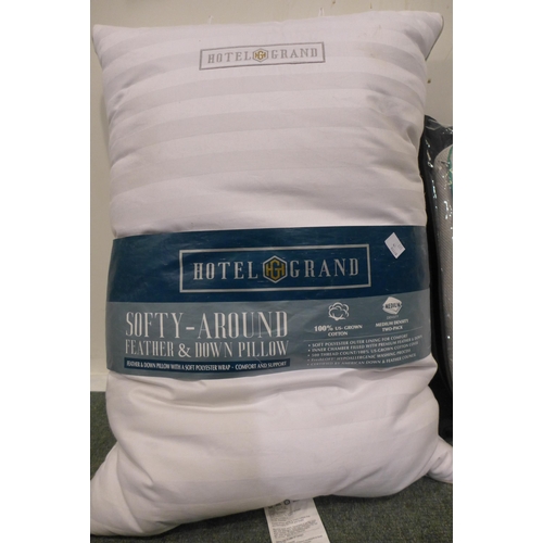 3362 - Snuggledown Fresh Memory Foam Pillow & Hotel Grand Down Pillows  (317-63,131/909) *This lot is subje... 