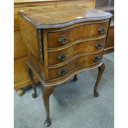 184 - A small Queen Anne style walnut chest of drawers