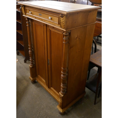 189 - A 19th Century French pine cupboard