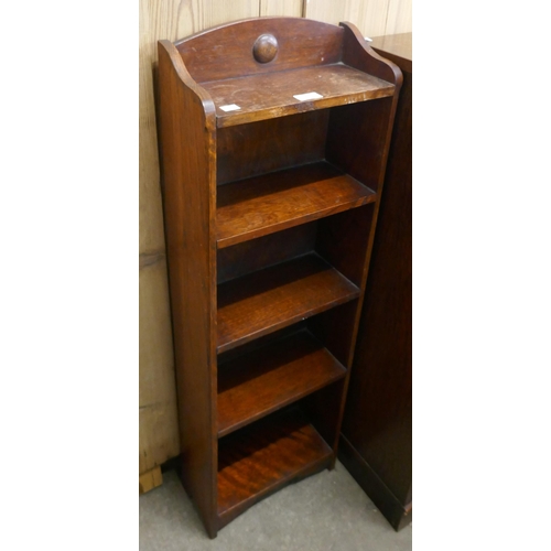 199 - An early 20th Century oak open bookcase