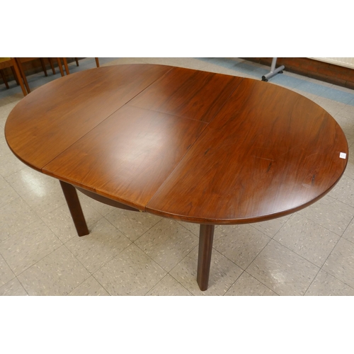 24 - A Danish rosewood circular extending dining table. CITES A10 no. 24GBA10V19RFP