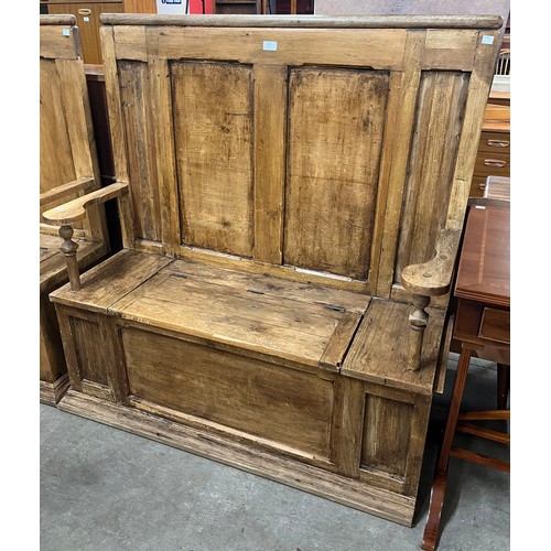 205 - A Victorian style pine settle