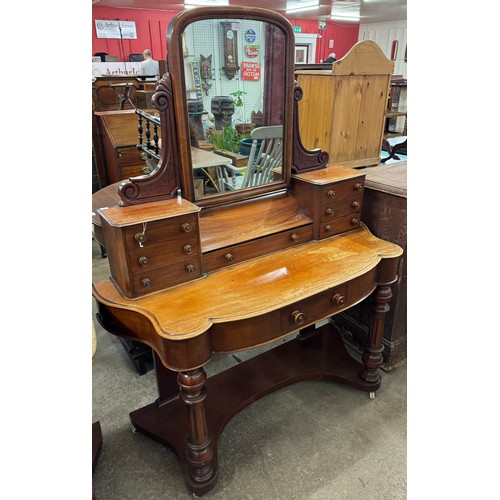 321 - A Victorian mahogany dressing table and a washstand