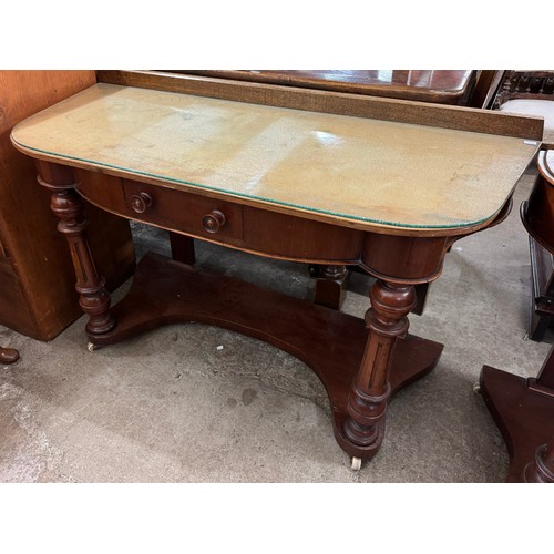 321 - A Victorian mahogany dressing table and a washstand