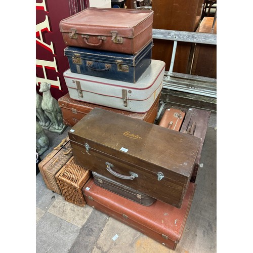 374 - A large mixed lot of vintage travel cases, etc.