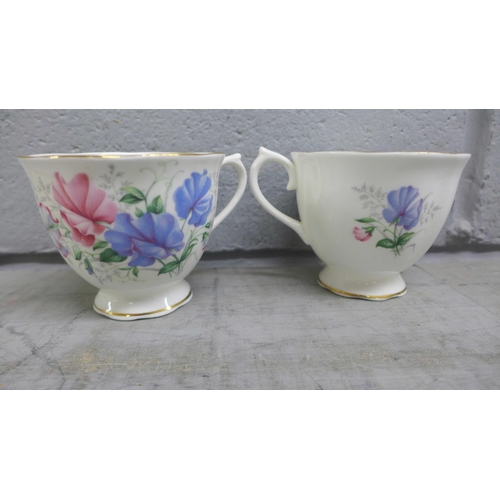 1065 - A Royal Albert Friendship sweet pea tea set **PLEASE NOTE THIS LOT IS NOT ELIGIBLE FOR IN-HOUSE POST... 