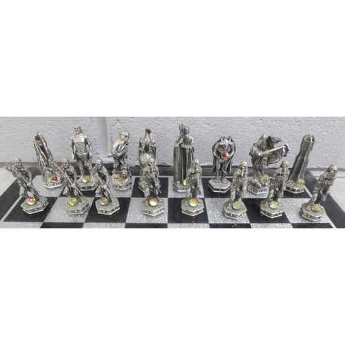 1069 - A Lord of The Rings pewter chess et by Tudor Mint, complete with glass board and pieces, in original... 