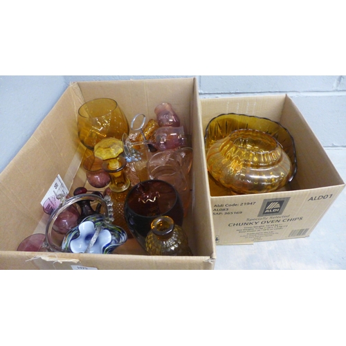 1075 - Two boxes of mainly amber glass **PLEASE NOTE THIS LOT IS NOT ELIGIBLE FOR IN-HOUSE POSTING AND PACK... 