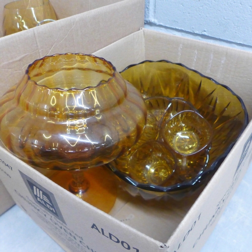 1075 - Two boxes of mainly amber glass **PLEASE NOTE THIS LOT IS NOT ELIGIBLE FOR IN-HOUSE POSTING AND PACK... 