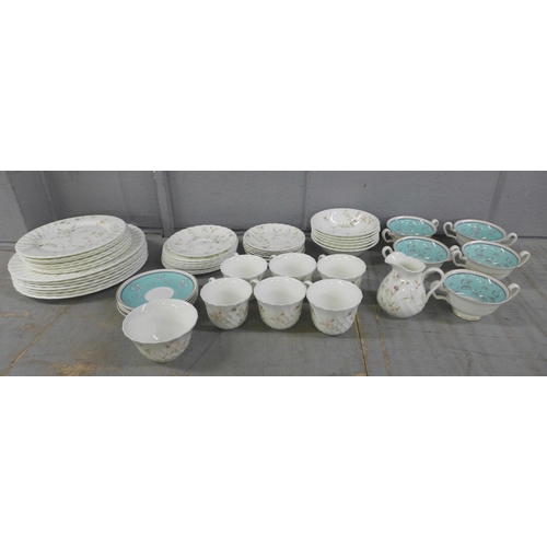 1081 - A collection of Wedgwood Campion, six plates, saucers, small plates, teacups, milk, sugar, five Wedg... 