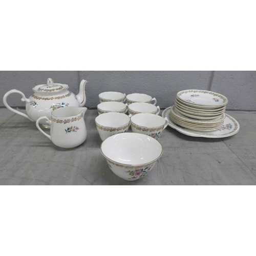 1091 - A Royal Grafton six setting tea service, 22 pieces **PLEASE NOTE THIS LOT IS NOT ELIGIBLE FOR IN-HOU... 