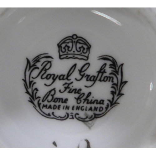 1091 - A Royal Grafton six setting tea service, 22 pieces **PLEASE NOTE THIS LOT IS NOT ELIGIBLE FOR IN-HOU... 