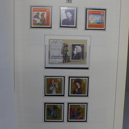 657 - Stamps; an album of mainly unmounted mint German stamps from the period 1990-2003, catalogues at ove... 